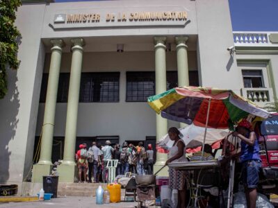 A view of the facade of the Ministry of Communication on March 9, 2024, where refugees are settling.