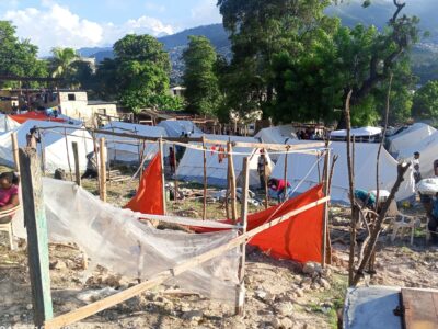 Temporary shelter at the OPC.©Fenel Pélissier